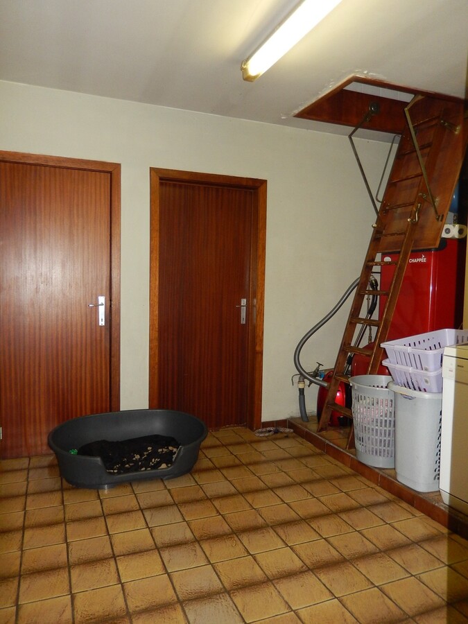 Op te frissen alleenstaande woning 