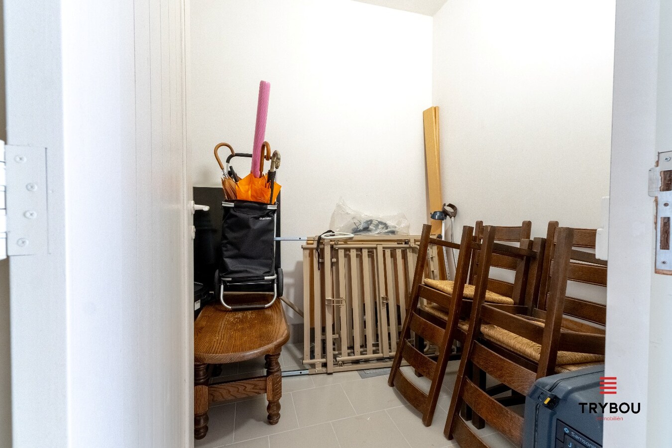 Appartement met 3 slaapkamers, garage en 2 staanplaatsen in Houthulst! 