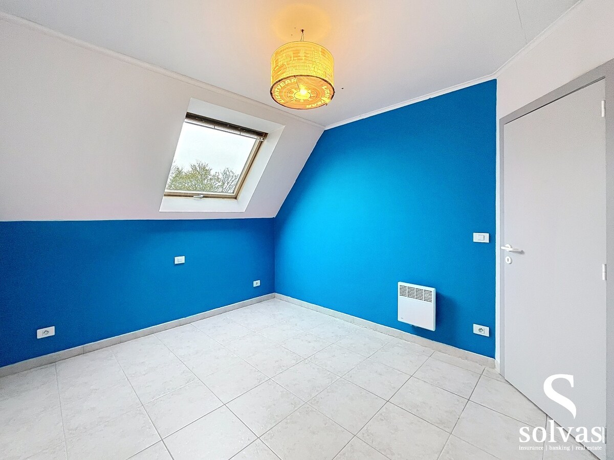 Gezellig dakappartement met terras en twee slaapkamers te hartje Knesselare. 