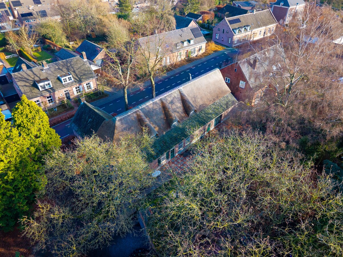 Imposante herenboerderij gelegen in het hart van Hoogeloon. 