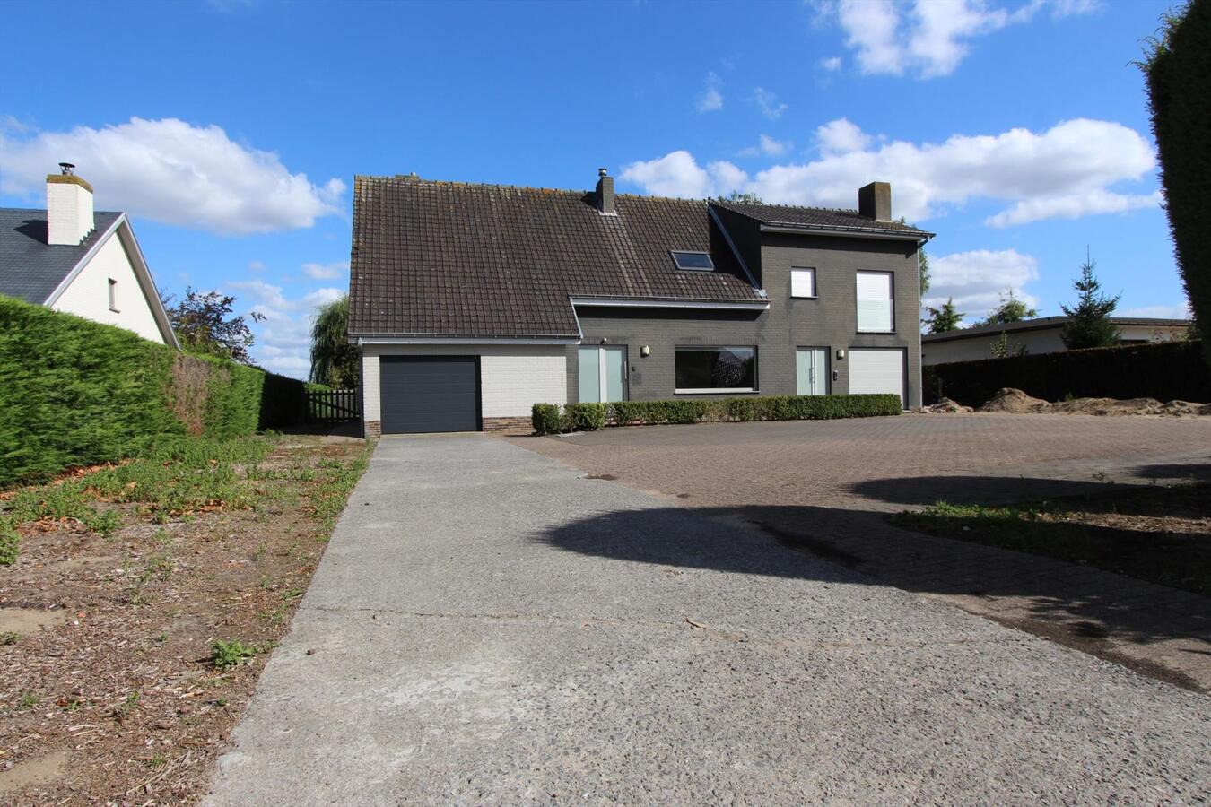 Woning met 4 slaapkamers en garage te Koekelare 