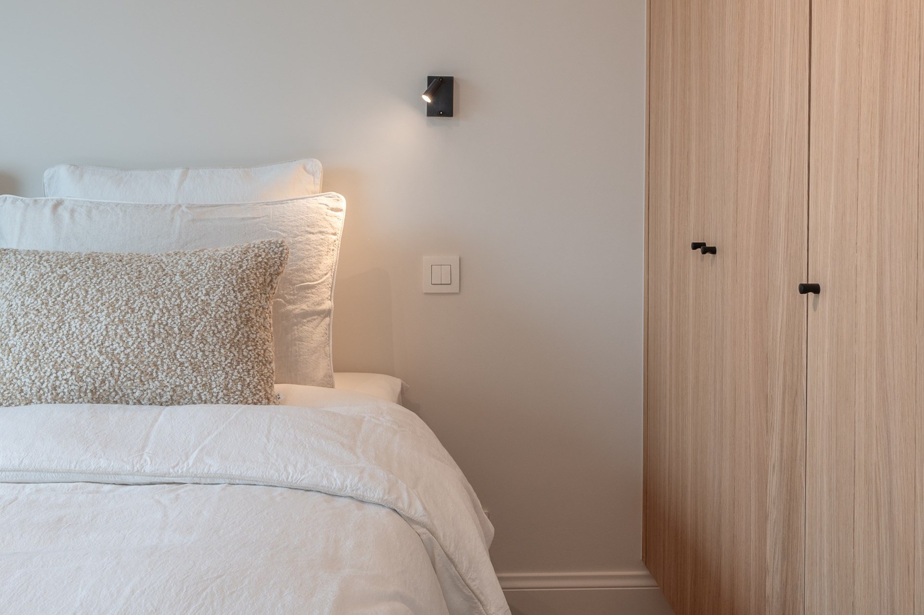 et strand.Magnifique appartement en duplex magnifiquement rénové avec vue latérale sur la mer, 2 chambres à coucher complètes, 2 grandes terrasses et un niveau de finition exceptionnel, situé à quelqu 