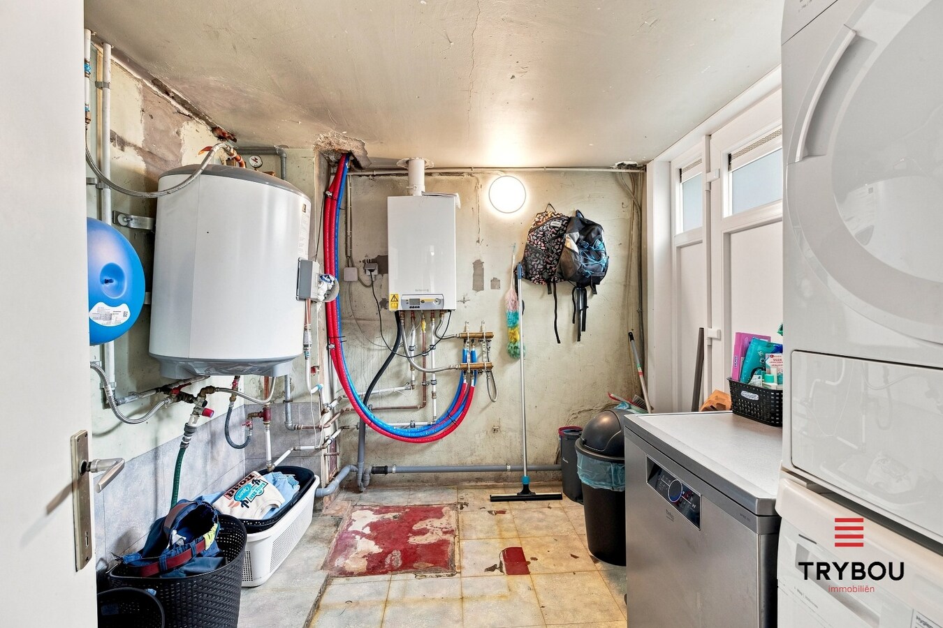Uitstekende gelegen woning met loods en tuin! 