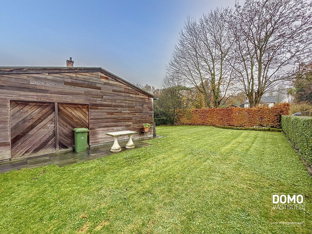 Ruime woning, gelegen nabij het centrum van Kermt met gunstig EPC label. 