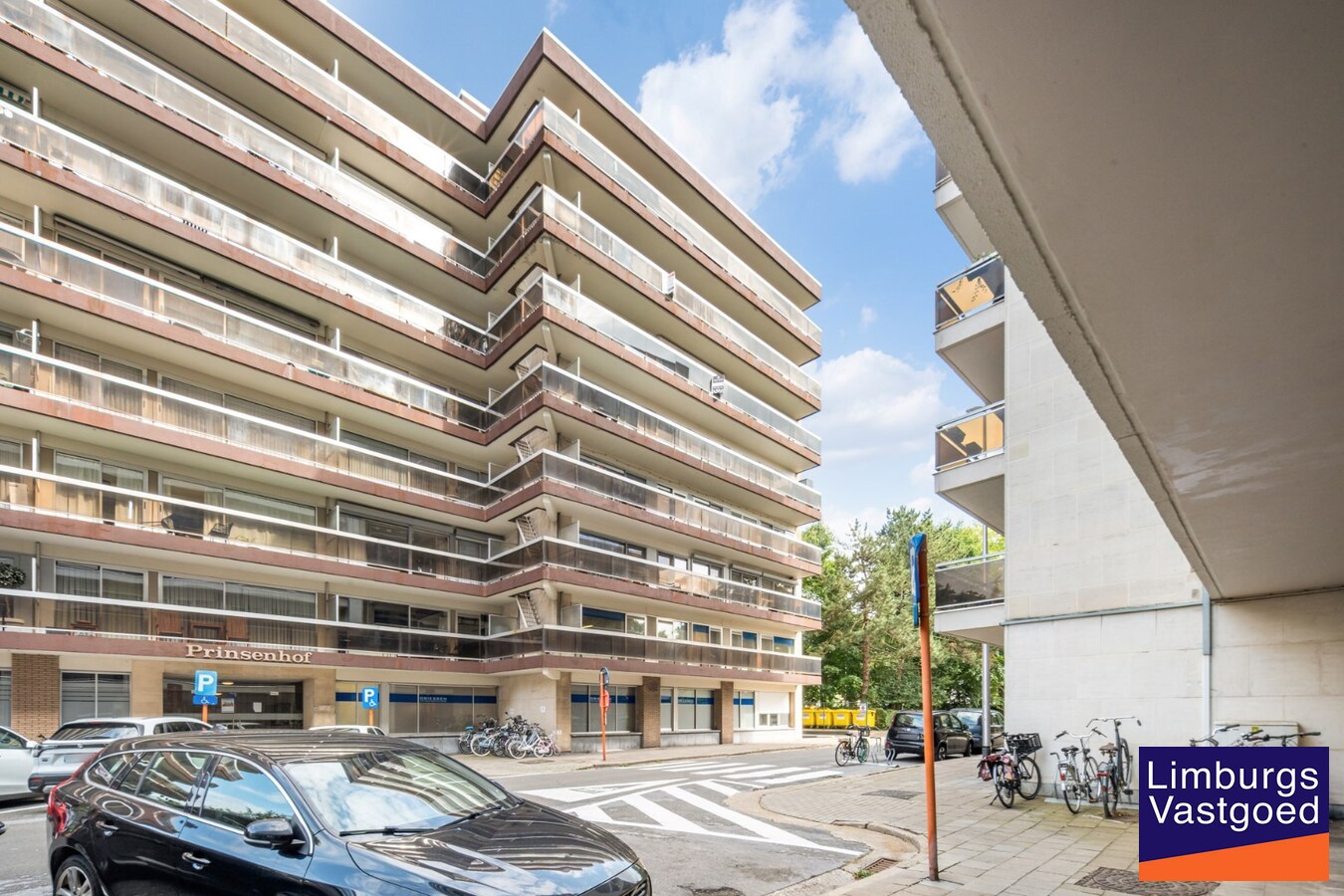 Handelspand/Kkantoor/ vrijberoep TE HUUR op toplocatie, 226m², ruime parkeergelegenheid 