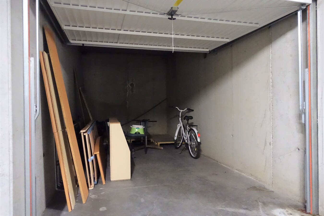 Lichtrijk duplex-appartement met garage in het centrum 