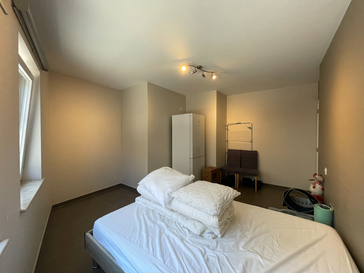 Gelijkvloers, nieuwbouwappartement met 2 slaapkamers en terras te centrum Aartrijke (geen gemeenschappelijke kosten) 