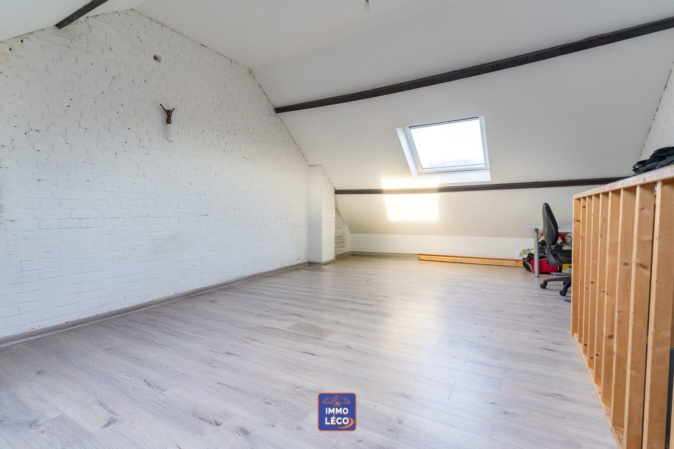 Maison entièrement rénovée en 2021 avec jardin de +/- 130m²  "SUD-EST" ! 