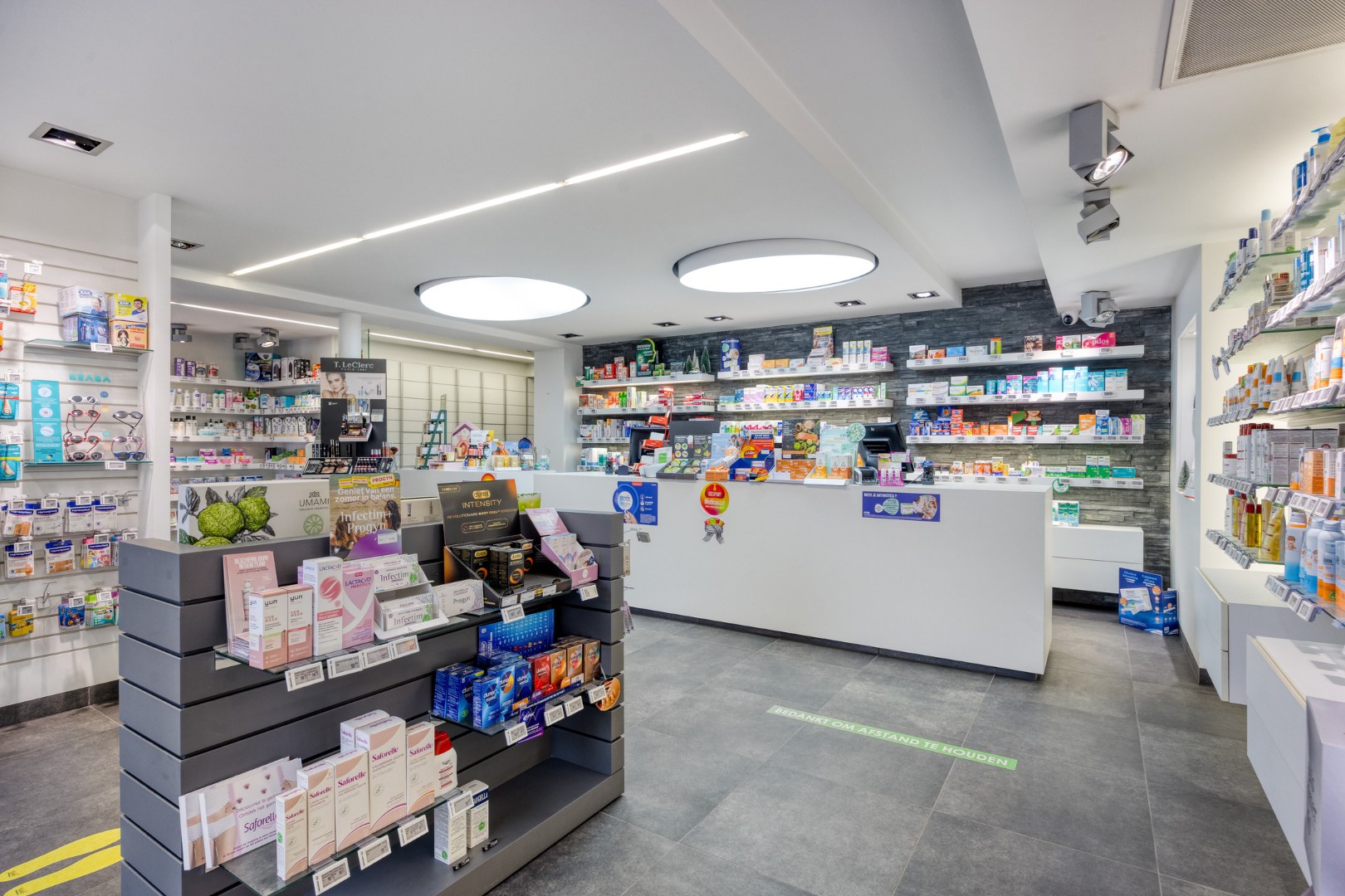 Handelswoning met 3 slpk. en privéparking in het centrum van Balen 