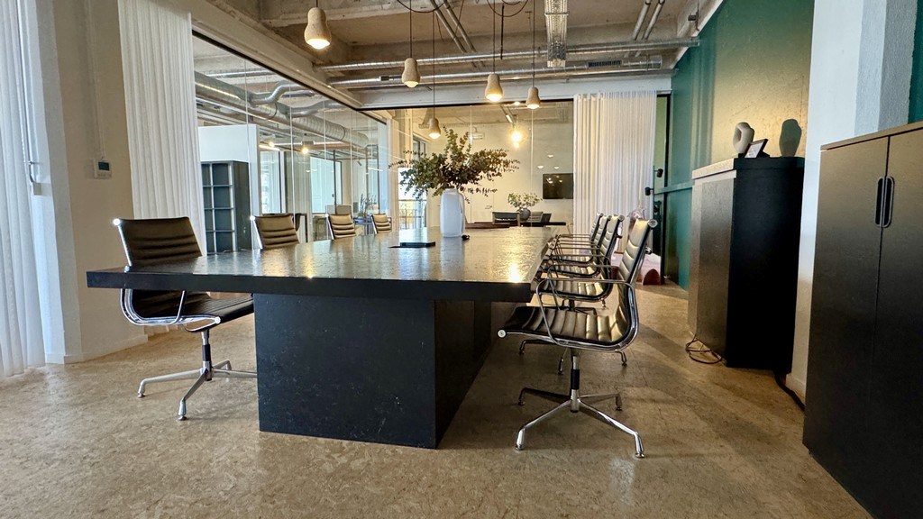 Loftkantoren te huur in Handelsdokcenter bij Gent-Dampoort