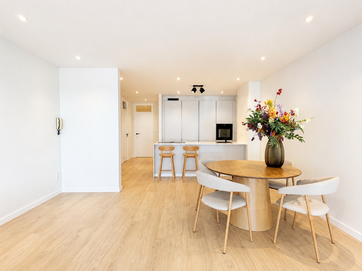 Instapklaar 2-slaapkamerappartement op wandelafstand van zee 