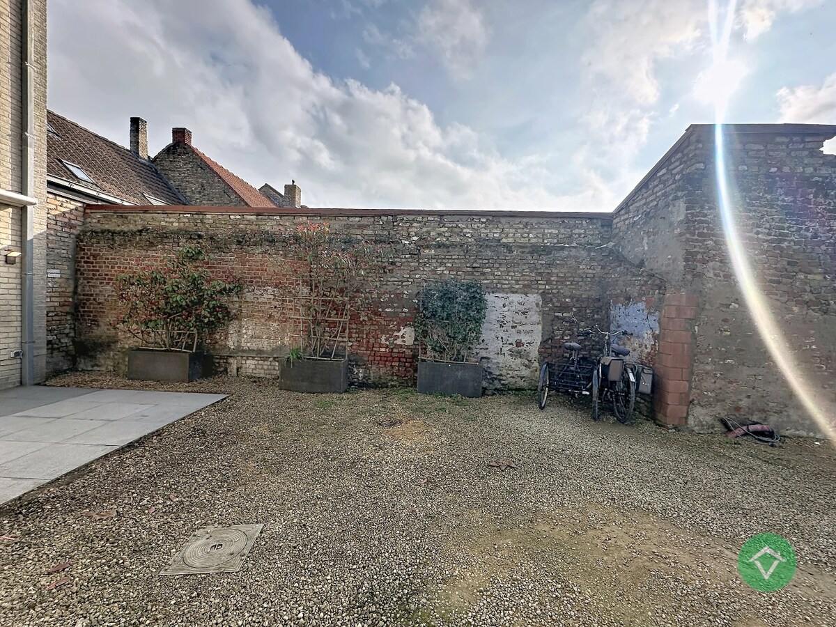 Instapklaar gelijkvloers appartement met staanplaats te Gistel 