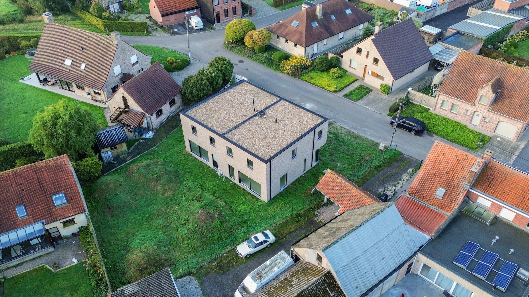 Rustig gelegen energiezuinige nieuwbouwwoning met 4 slpk, op ruim perceel, Torhout. 