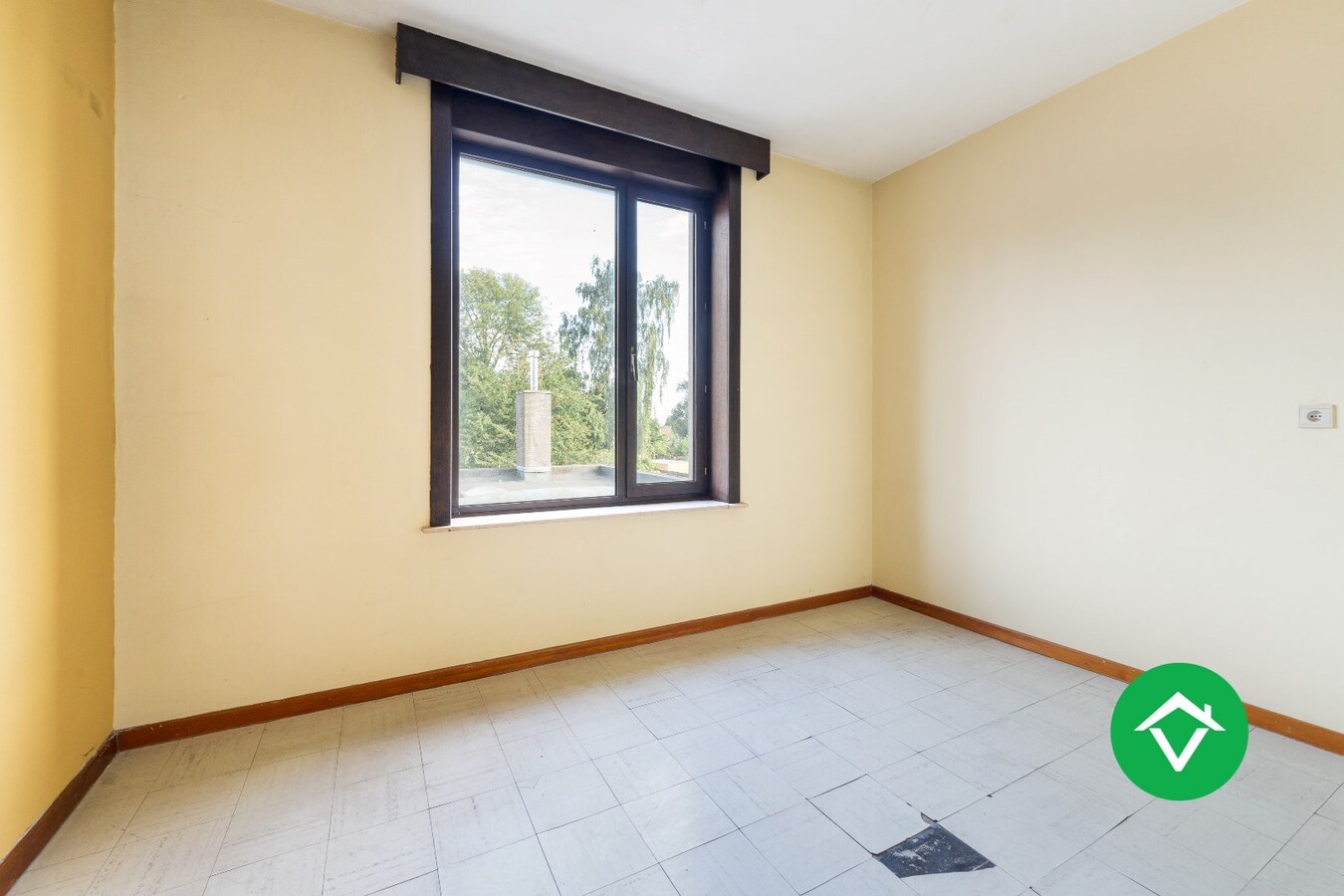 Woning met appartement te koop in het centrum van Eernegem 