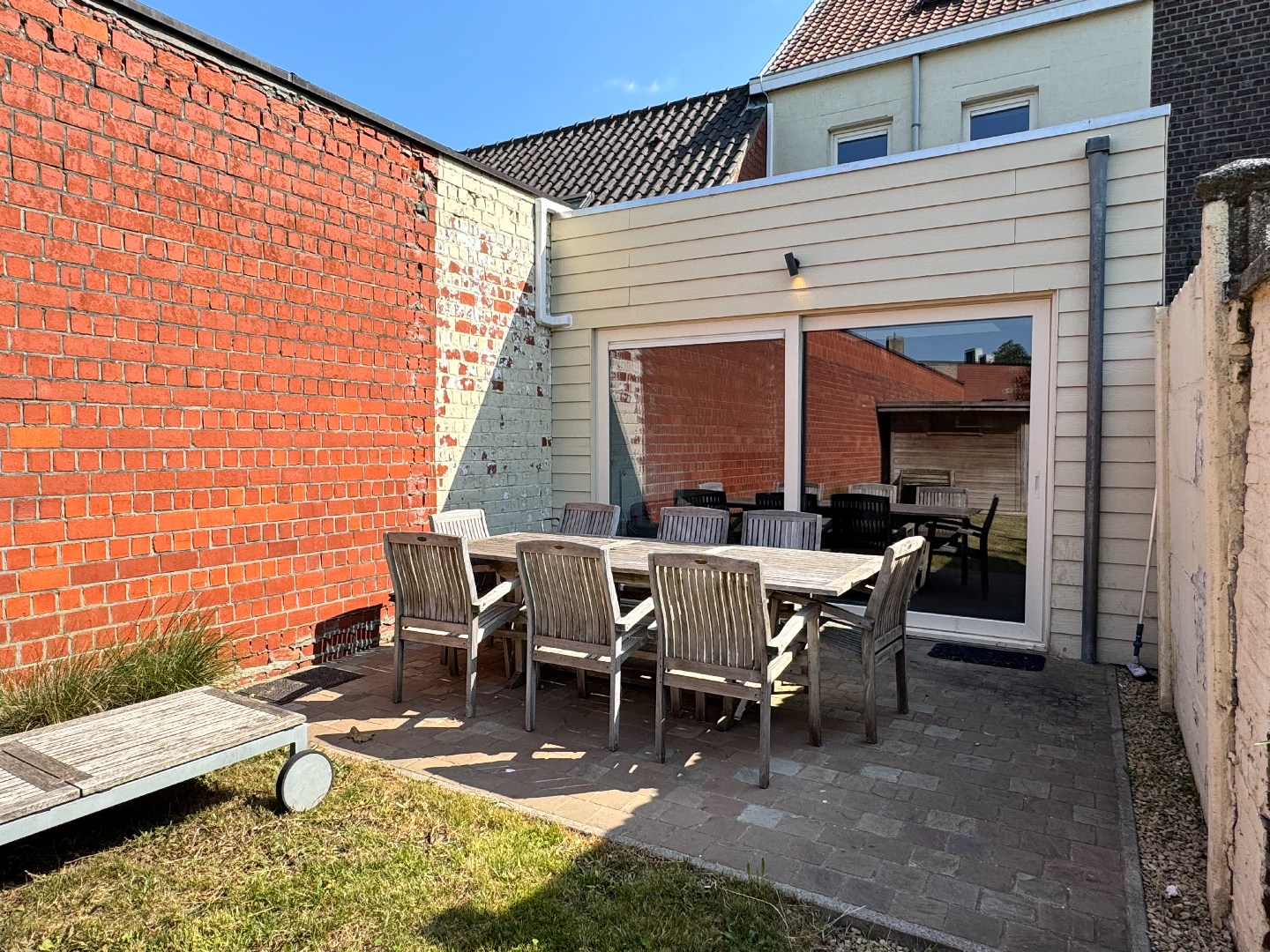 Bemeubeld woning met tuin en 2 slaapkamers 