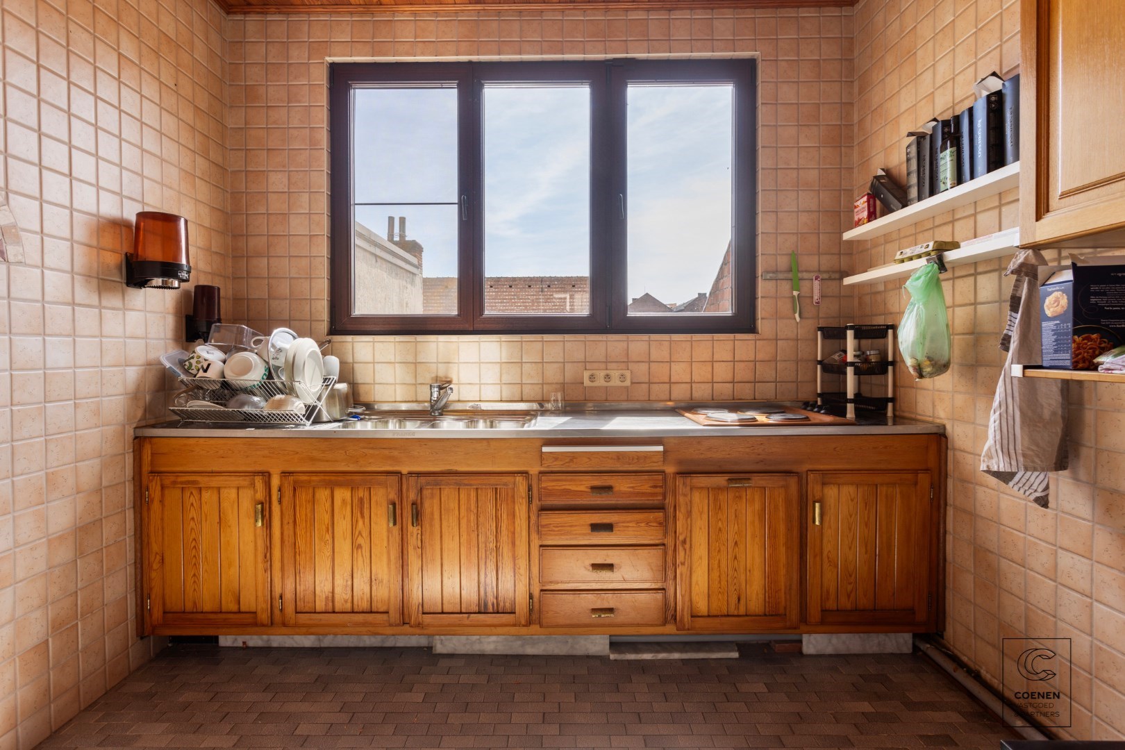 Prachtige handelsruimte met een bruikbare oppervlakte van 355 m² op een SCHITTERENDE locatie te Berchem 