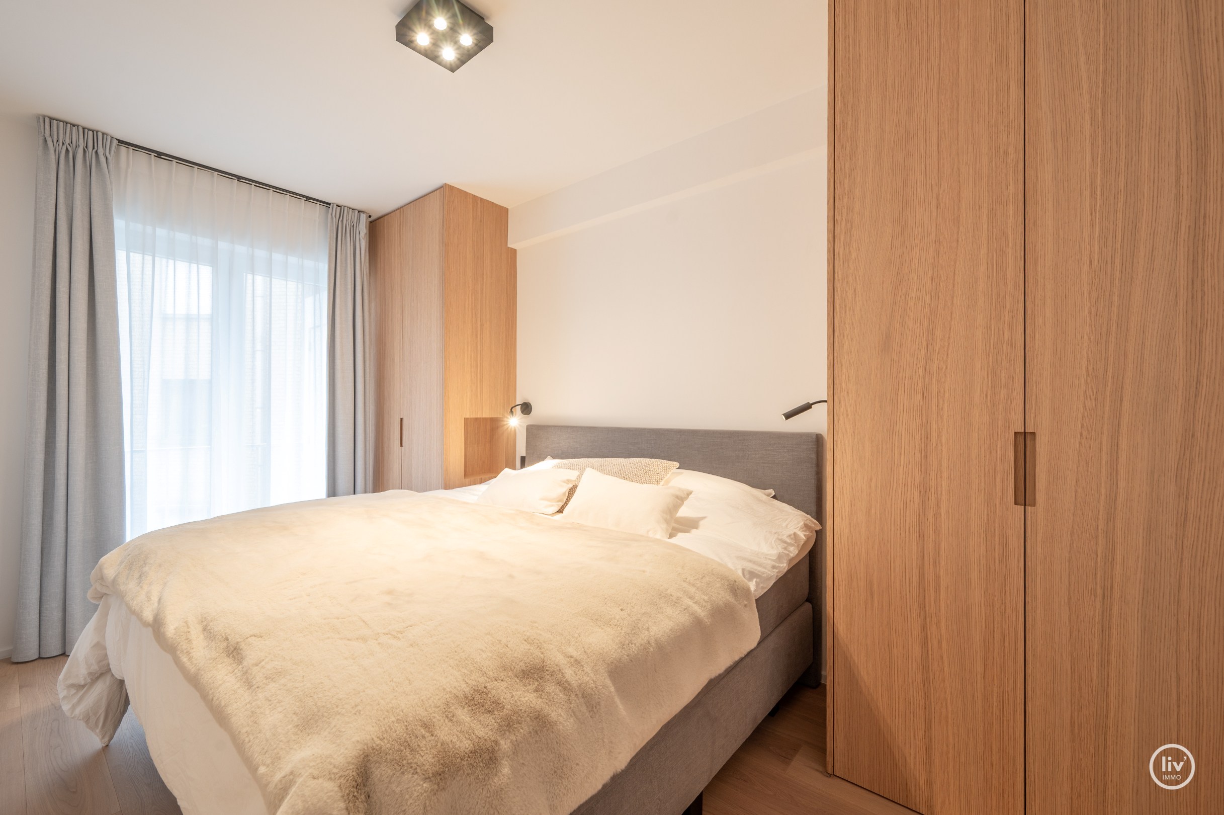 Gerenoveerd 2 slaapkamer appartement met een prachtig zeezicht gelegen nabij het Driehoeksplein te Knokke. 