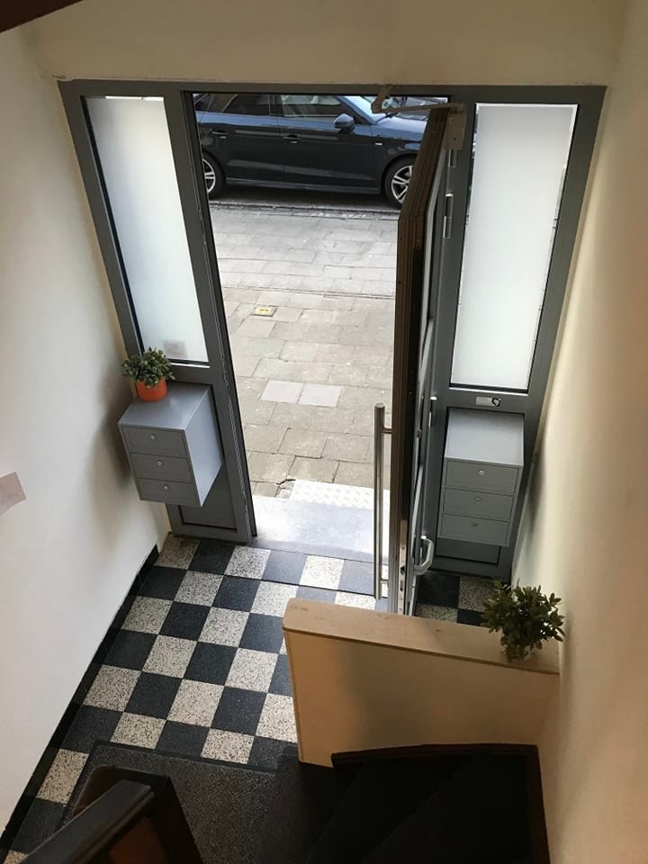Op te frissen één (mogelijkheid tot 2) slaapkamer appartement te Merksem! 