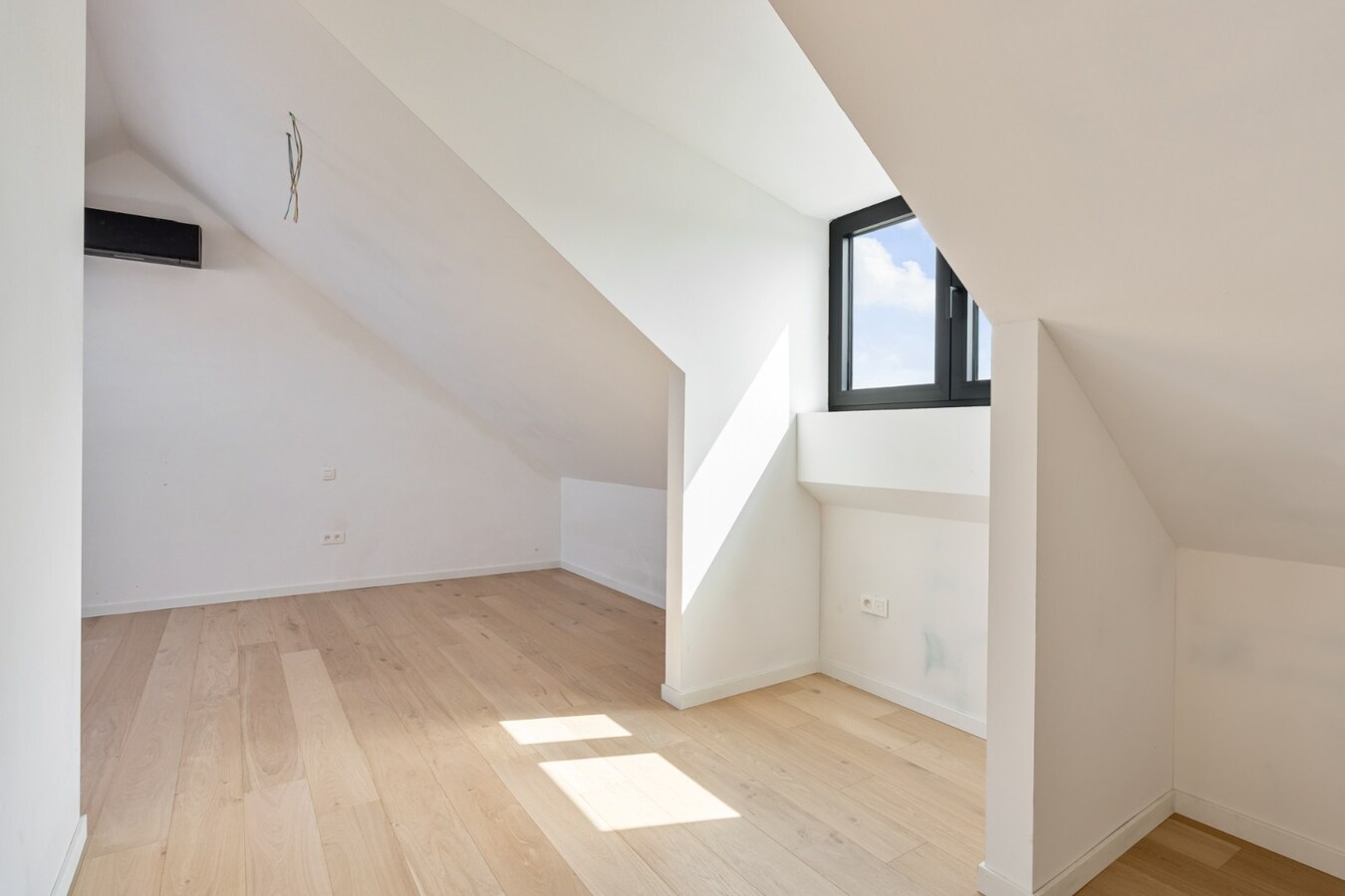 Exclusieve woning in volledig heropgebouwde hoeve op een perceel van 4a33ca! 