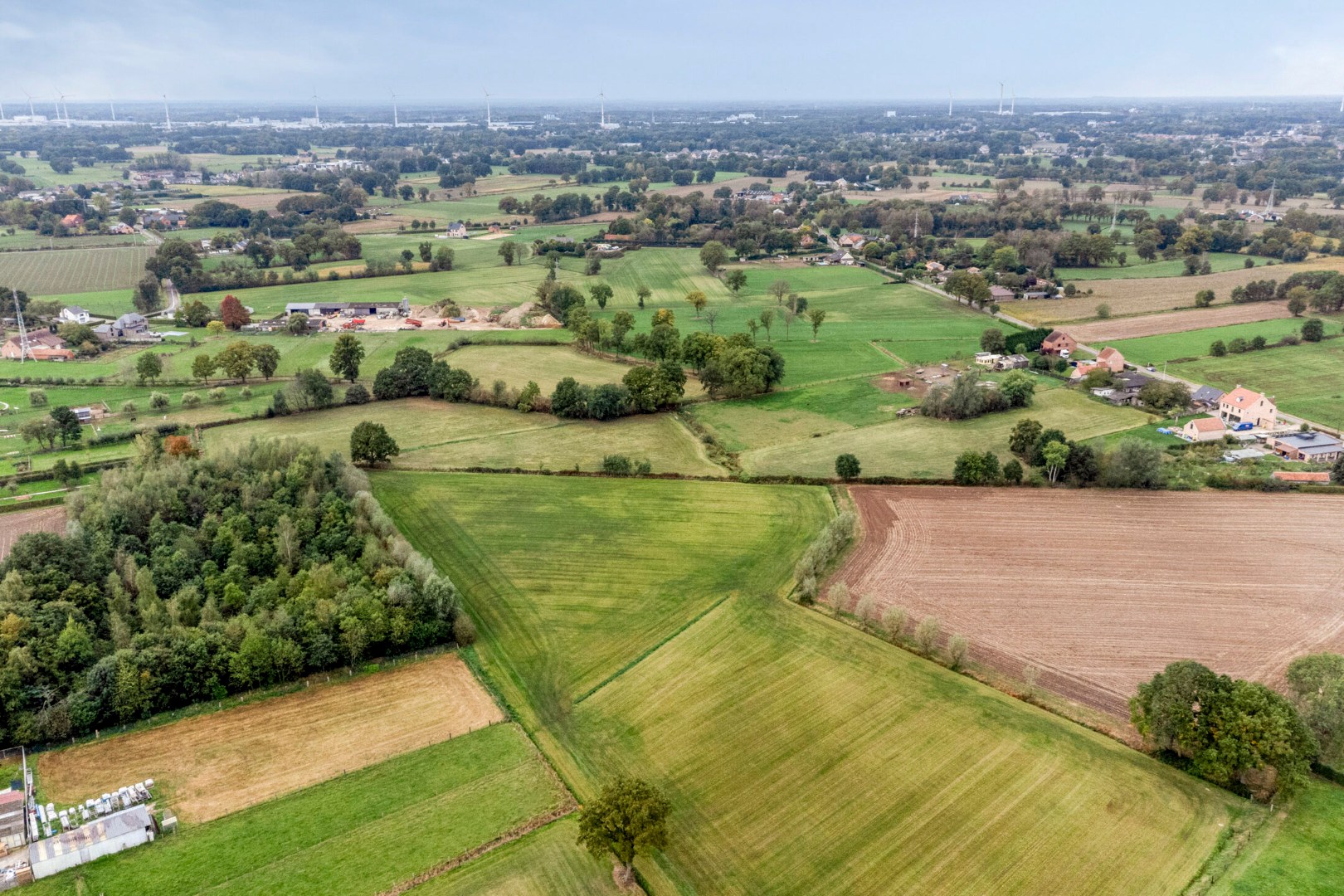 Te renoveren laagbouwwoning in een landelijke omgeving in Geel op een perceel van 16.050m² 