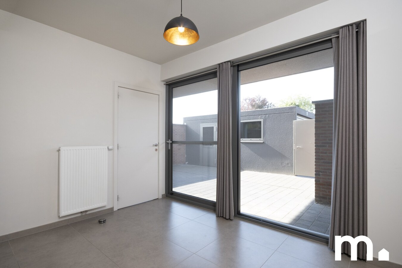 Instapklaar gelijkvloers appartement met garage te koop in Geluwe ! 