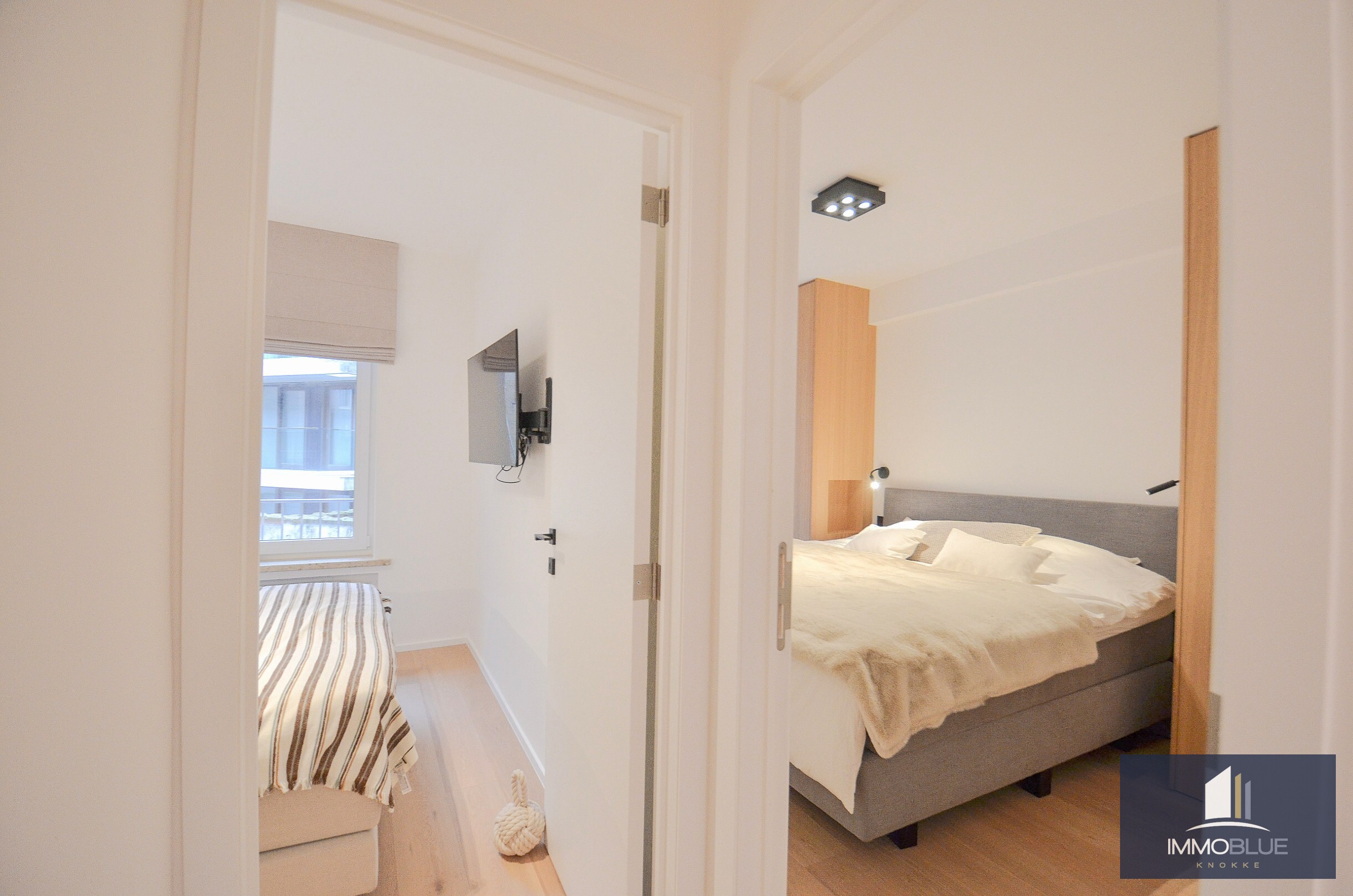 Appartement entièrement rénové avec une belle vue sur la mer. 