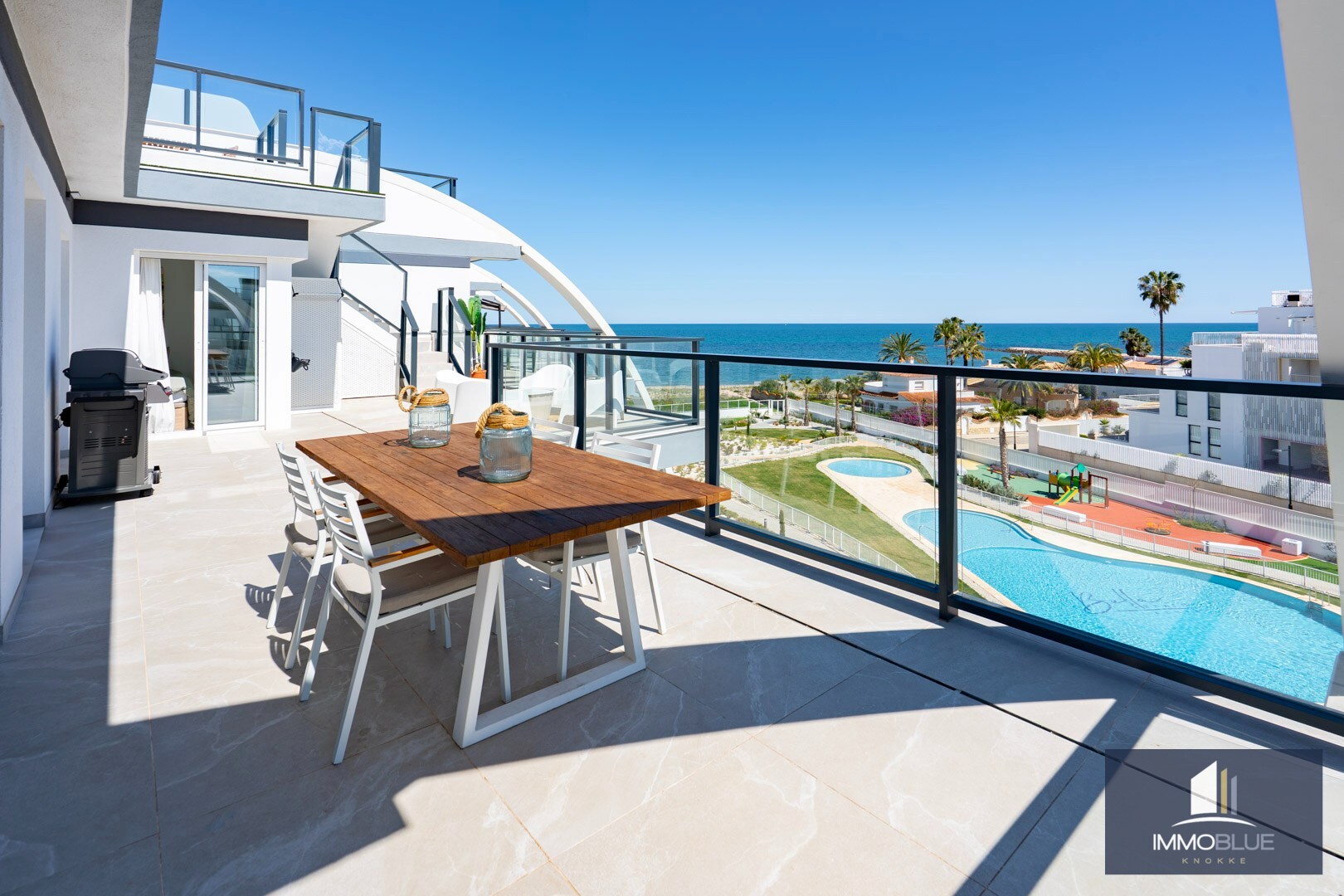 penthouse de luxe avec vue panoramique sur la mer et terrasses très spacieuses 