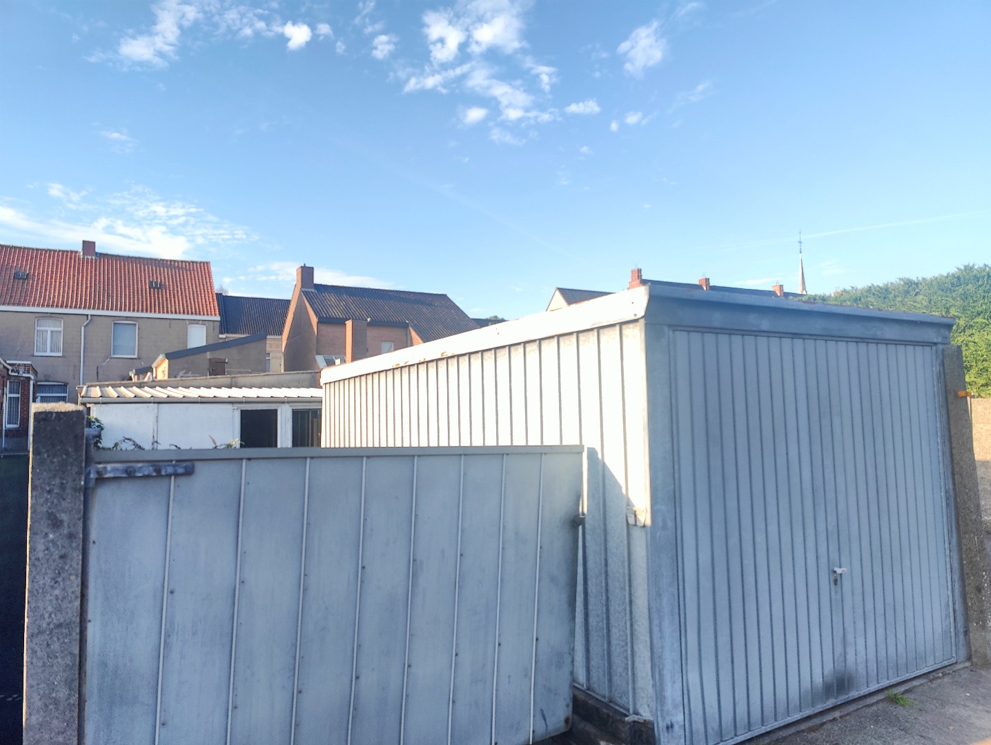 Garage met bergruimte te koop in centrum Pittem 