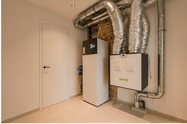 Ruime afgewerkte nieuwbouwwoning met landelijk zicht! 