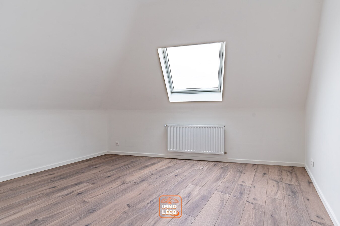 Superbe appartement « DUPLEX » NEUF avec 2 chambres et terrasse, à quelques pas  du parc de Mouscron !! 