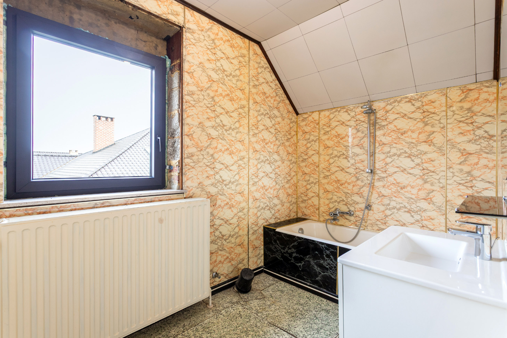 Ruime woning te Pajottegem met 4 slpks, garage en tuin op +-10a! 