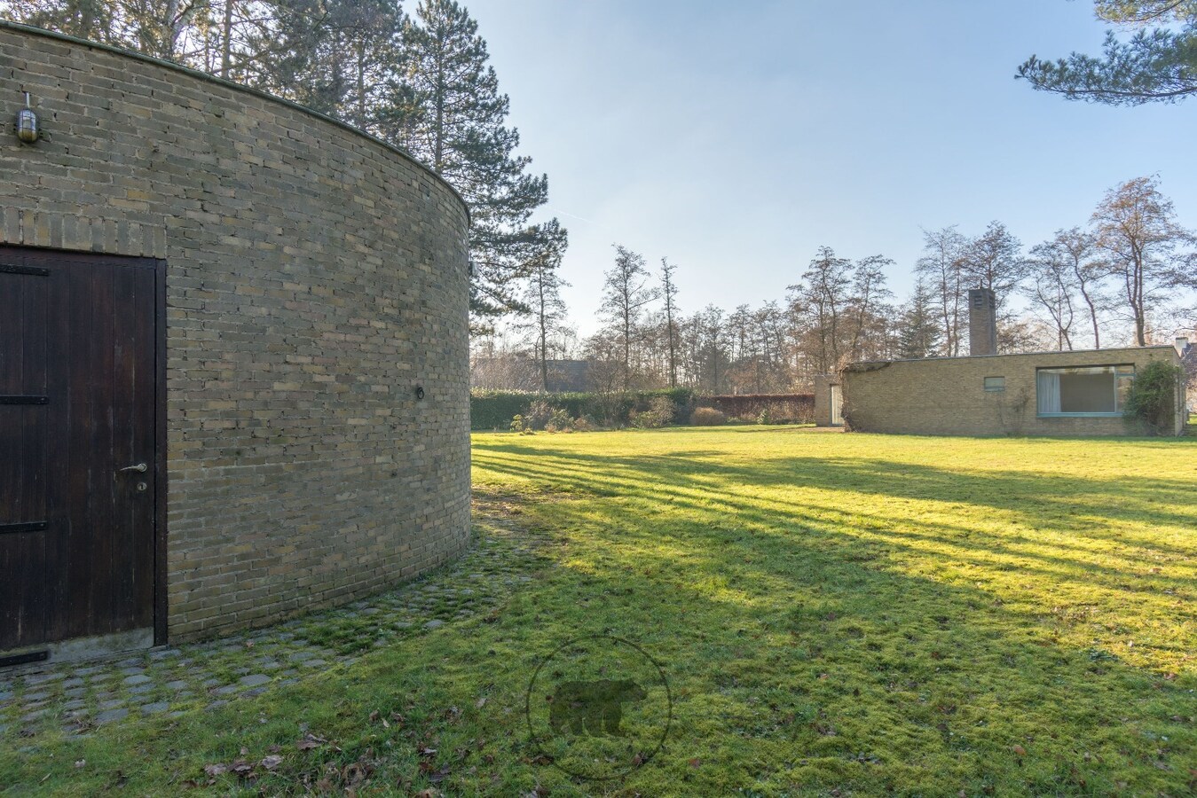 Modernistische villa op ruim perceel te Heusden 