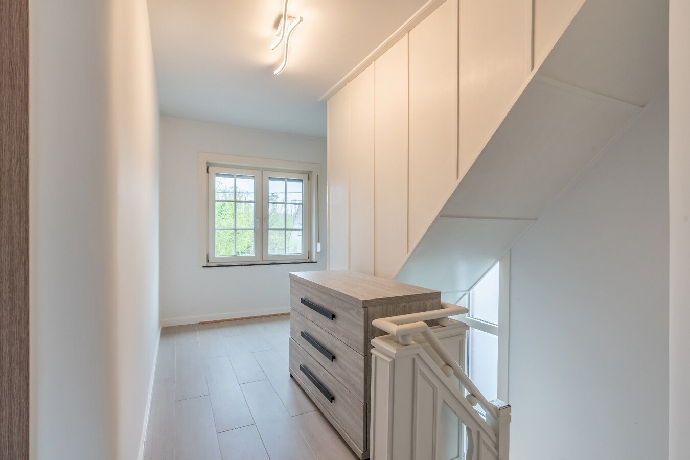 Ruime gerenoveerde woning in Niel-bij-As met 3 slaapkamers. 