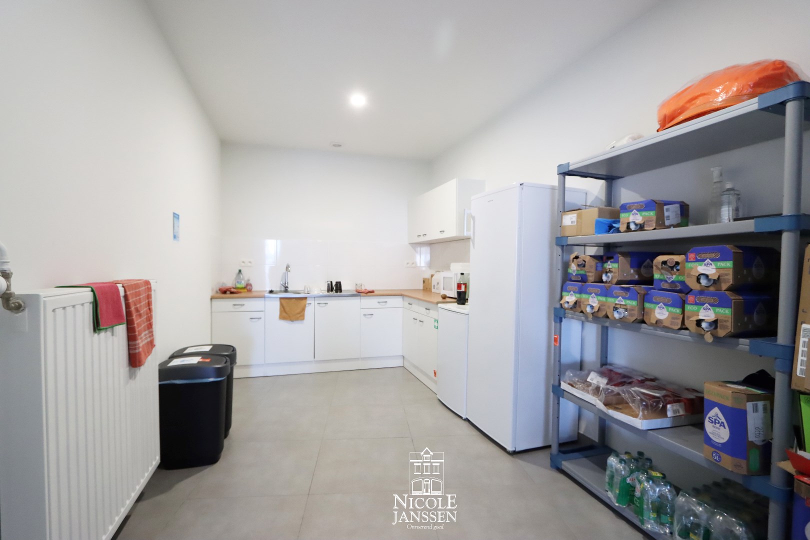 Gelijkvloers handelspand/kantoorruimte 