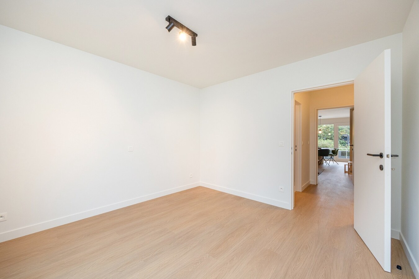 Luxueus gerenoveerd appartement met 2 slaapkamers 