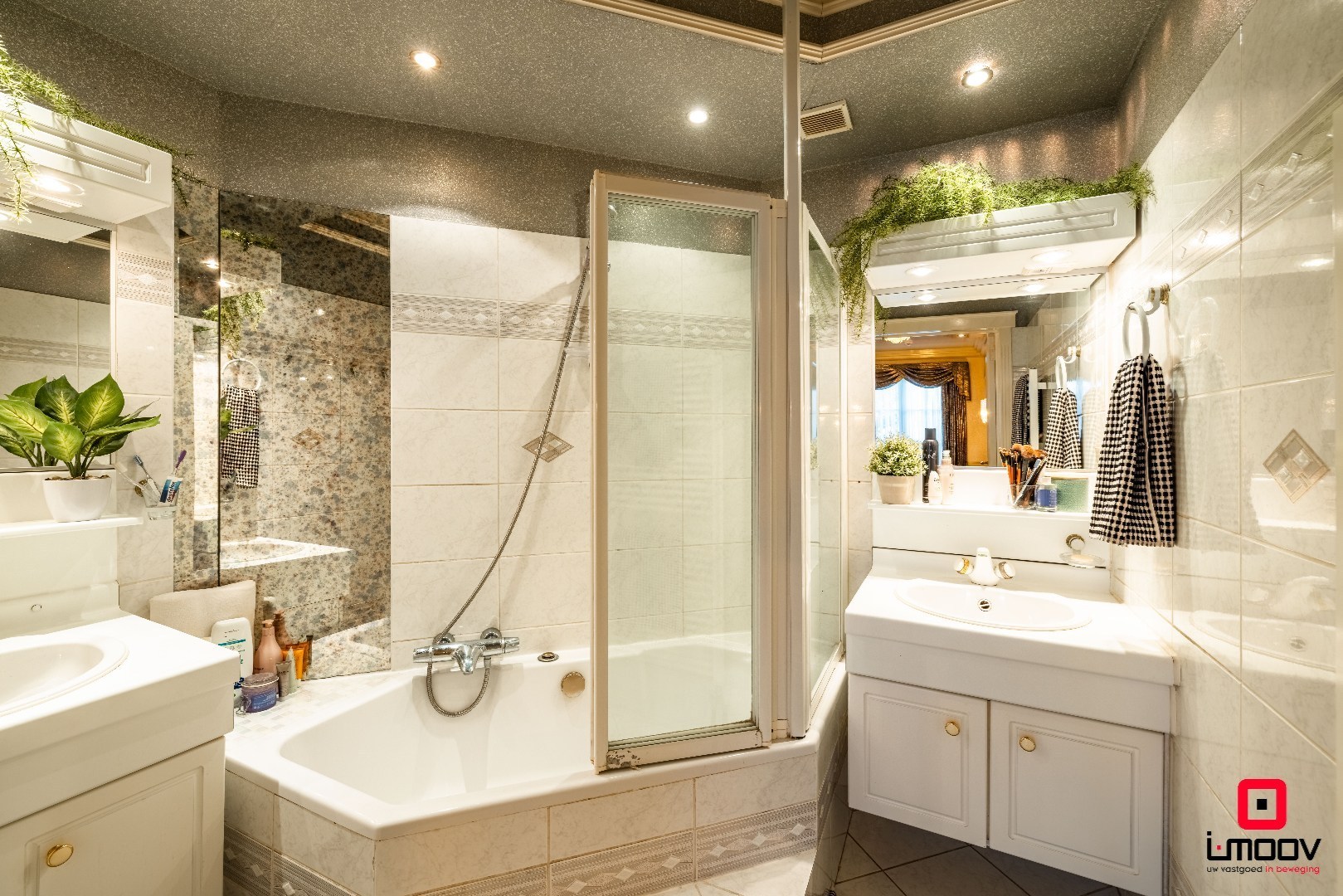 Exclusieve villa met infinity pool en resortgevoel op topligging in Mariakerke 