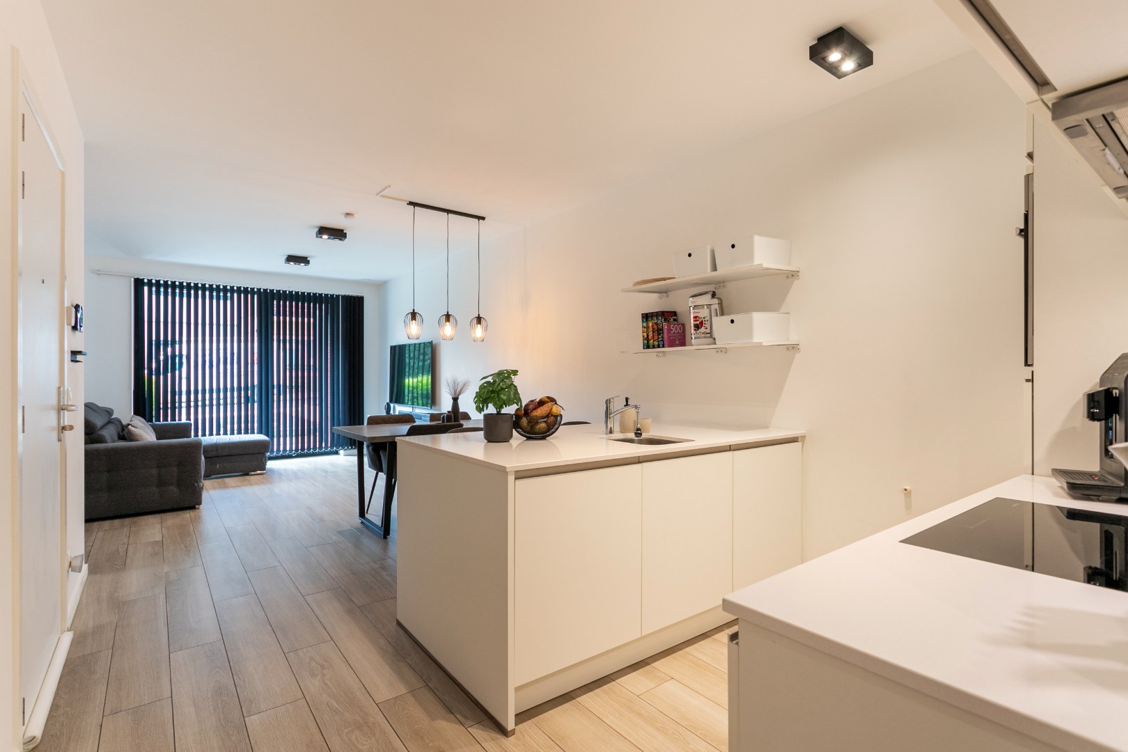 Recent gelijkvloers appartement met terras in Halle 