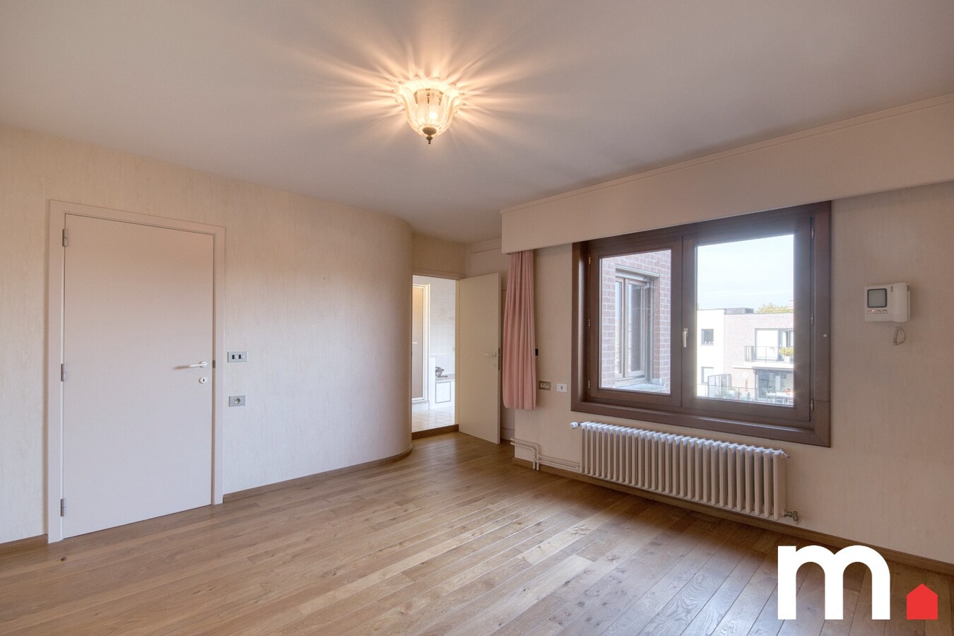 Centrum gelegen gezinswoning met praktijkmogelijkheid te Gullegem ! 