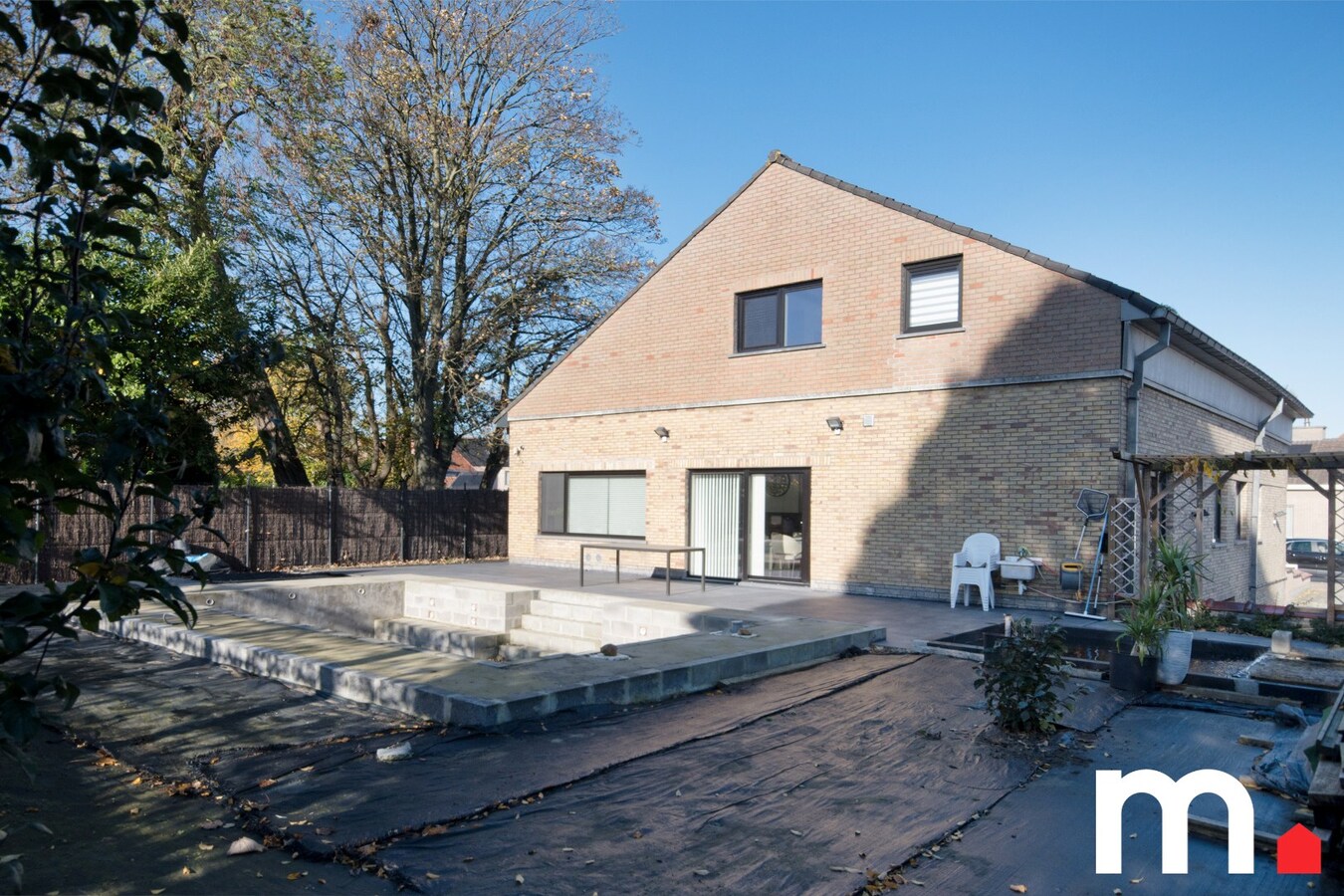 Gerenoveerd centraal gelegen woonst met praktijkruimte te Moorsele ! 