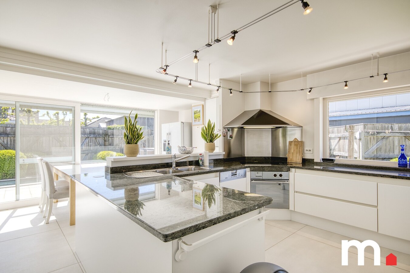 Unieke instapklare Villa te Emelgem op 621m² op TOPligging ! 