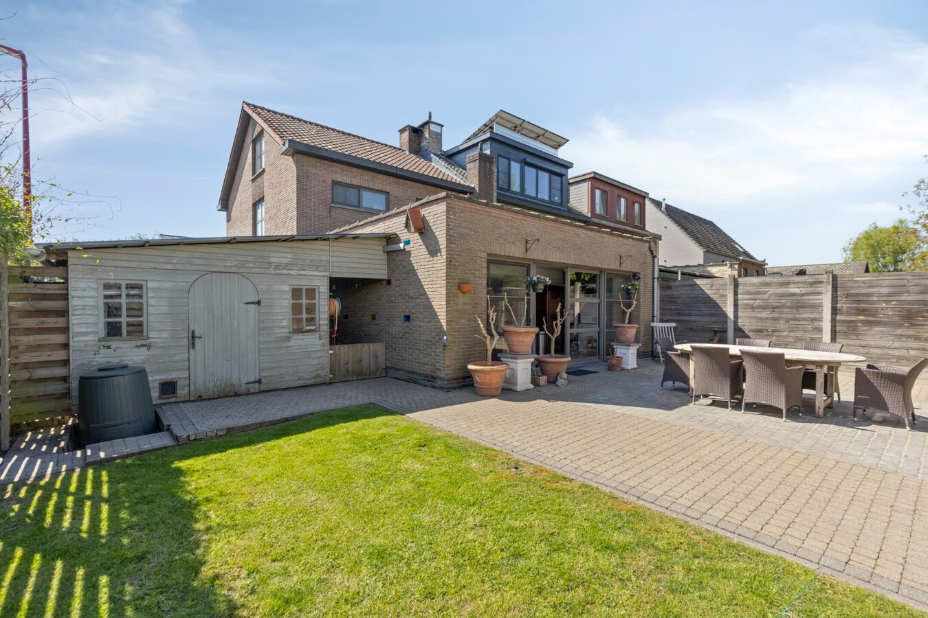 Lichtrijke halfopen bebouwing op toplocatie te Lint 