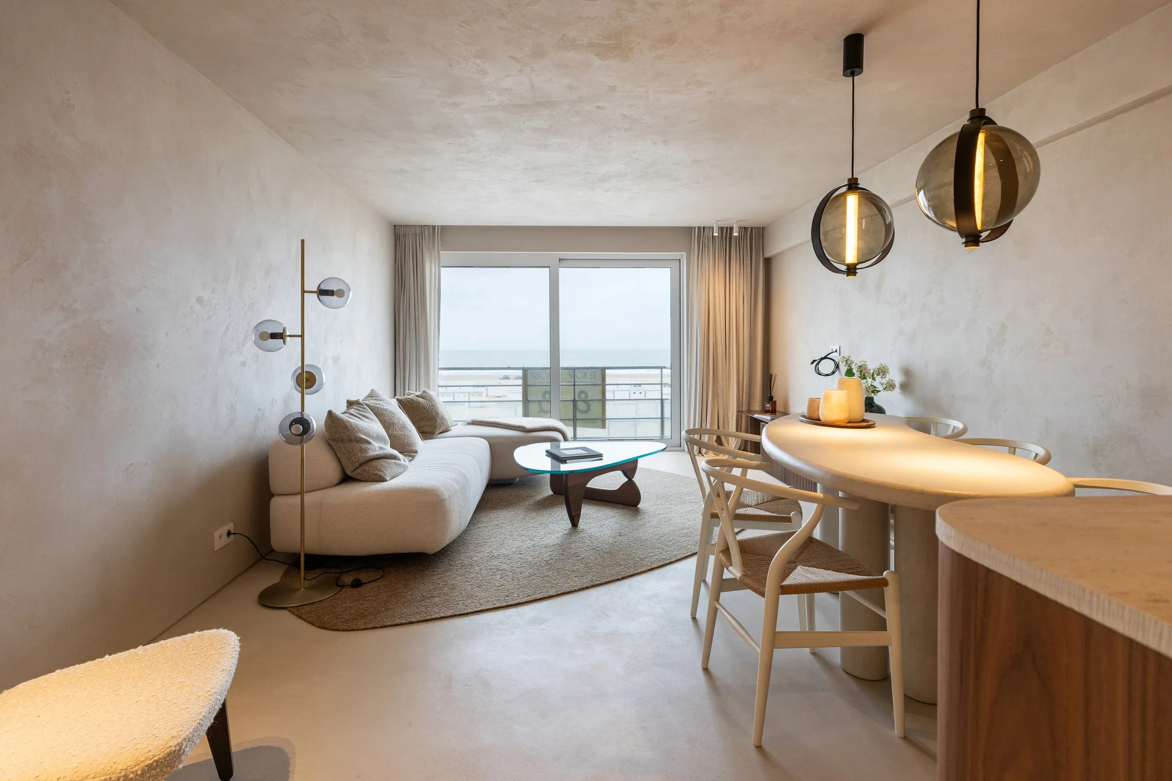 Luxueus 3-slaapkamerappartement met frontaal zeezicht nabij het Casino. 