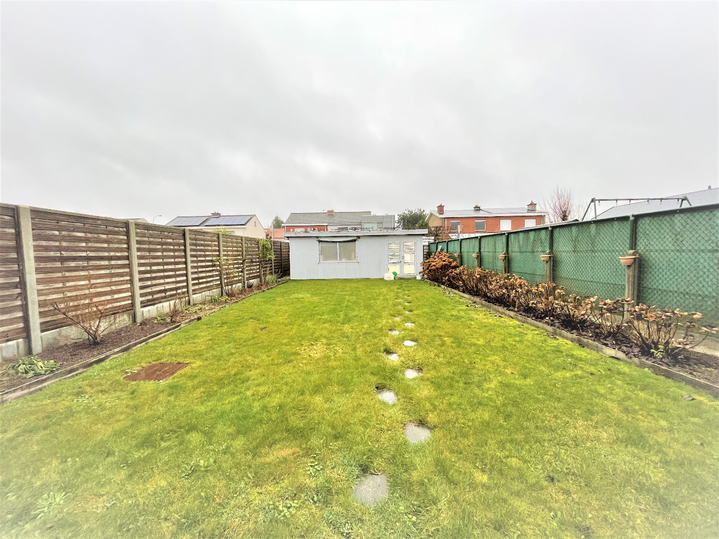 Woning met 3 slaapkamers en garage in rustige buurt 