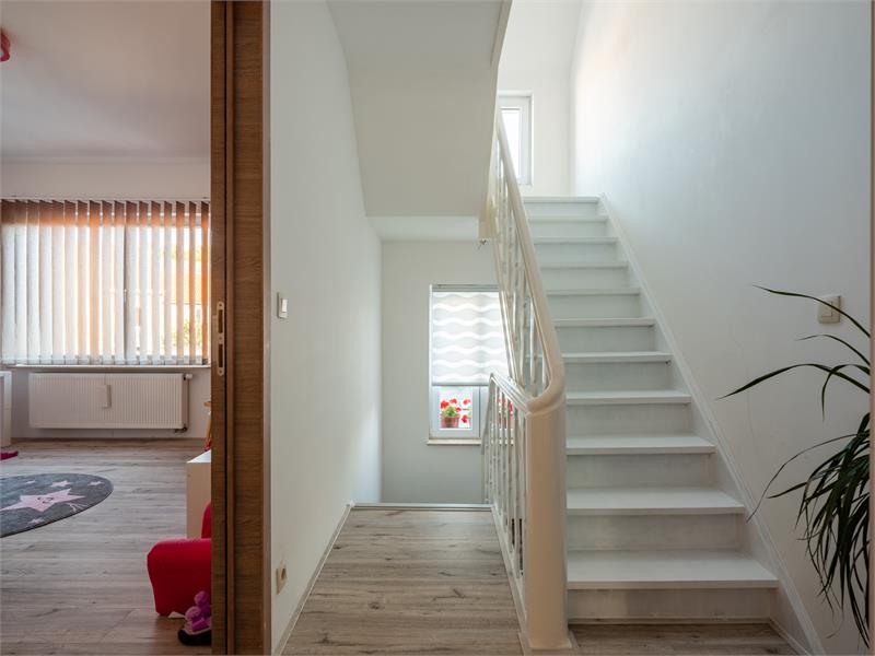 Ruime, subliem gerenoveerde woning in hartje Eeklo 