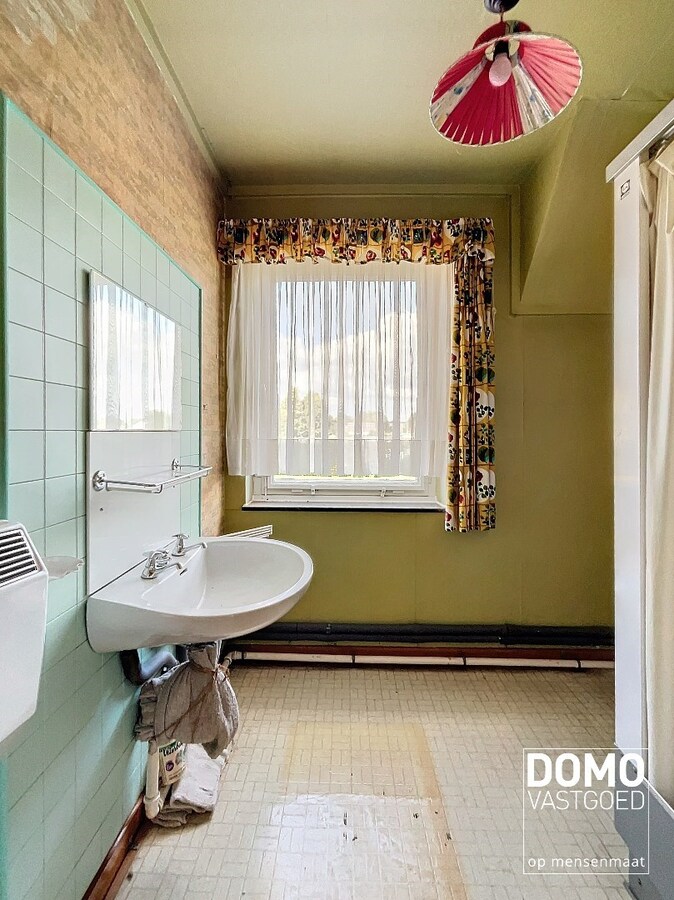 TE RENOVEREN HALFOPEN WONING MET TUIN EN GARAGE OP 8A 67CA TE KURINGEN 