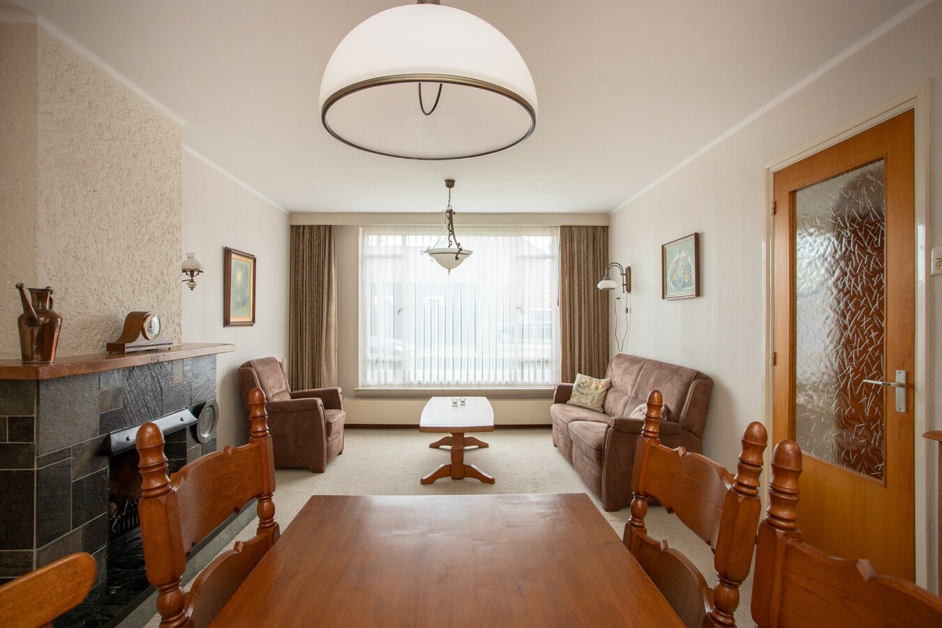 Halfvrijstaand woonhuis met garage gelegen op een royaal perceel van 460 m2. 