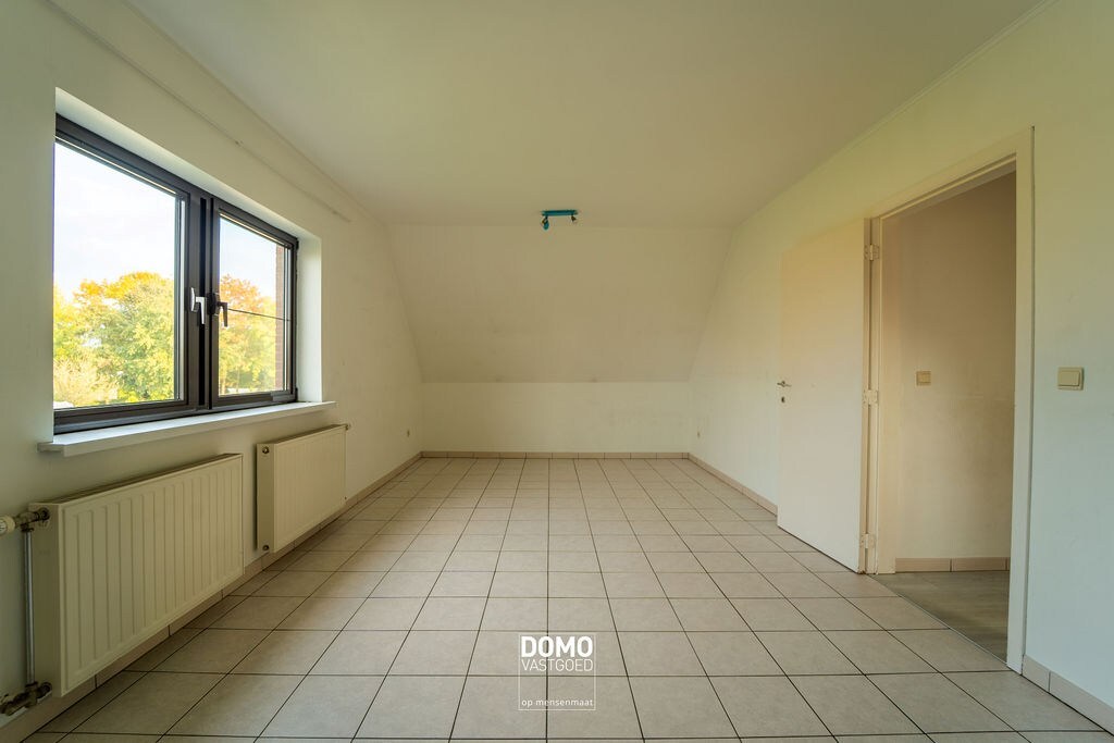 Instapklaar appartement met garage, rustig gelegen. 