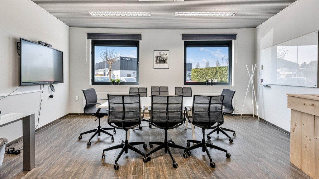 Standalone kantoorgebouw te koop in het industriepark Zwijnaarde