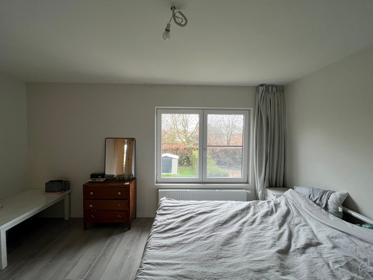 Energetisch gerenoveerde, ruime gesloten bebouwing te Kruisem 