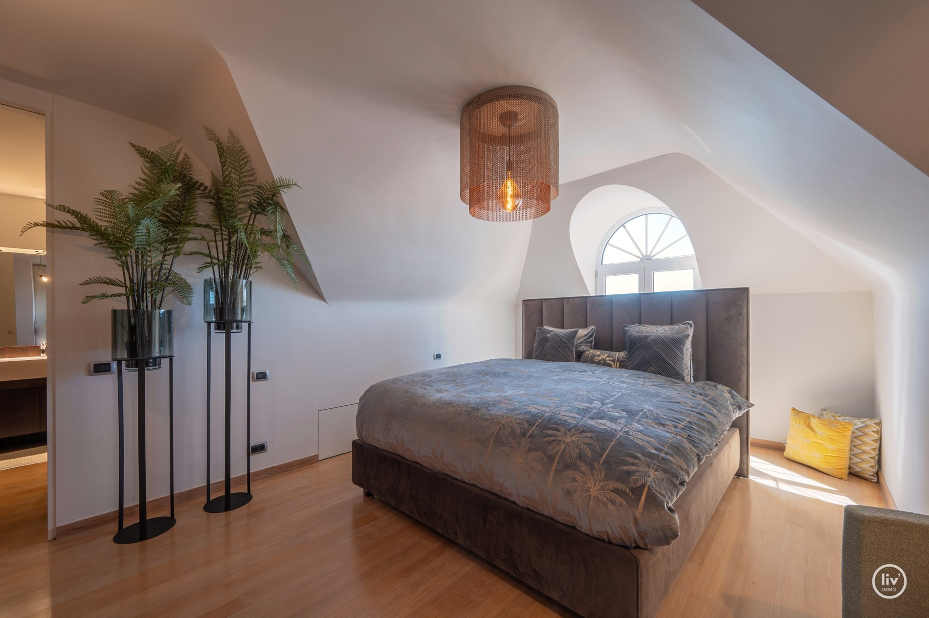 Magnifique et spacieux appartement de 3 chambres avec de belles terrasses et une vue dégagée agréable. 